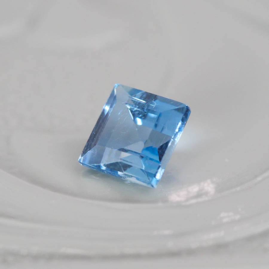 サンタマリアアクアマリン 0.15ct スクエアカット 3.0mm×3.0mm×2.0mm【MJ3064】