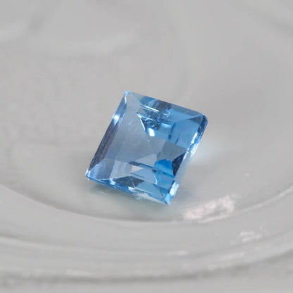 サンタマリアアクアマリン 0.15ct スクエアカット 3.0mm×3.0mm×2.0mm【MJ3064】