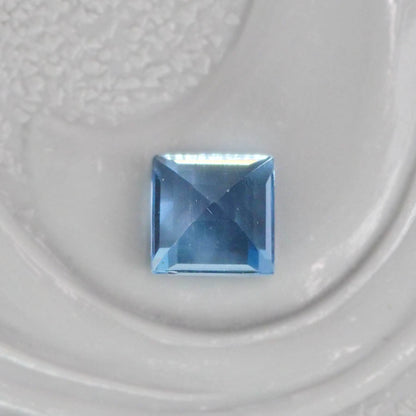 サンタマリアアクアマリン 0.15ct スクエアカット 3.0mm×3.0mm×2.0mm【MJ3064】