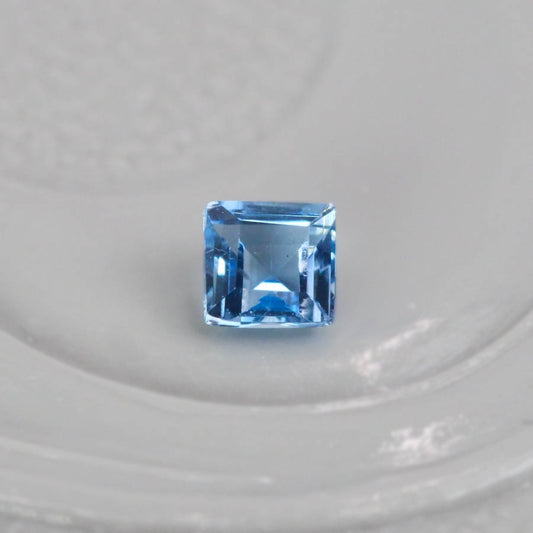 サンタマリアアクアマリン 0.05ct スクエアカット 2.0mm×2.0mm×1.4mm【MJ3063】