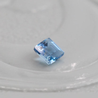 サンタマリアアクアマリン 0.05ct スクエアカット 2.0mm×2.0mm×1.4mm【MJ3063】