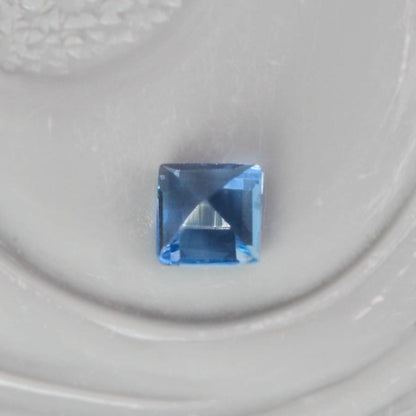 サンタマリアアクアマリン 0.05ct スクエアカット 2.0mm×2.0mm×1.4mm【MJ3063】