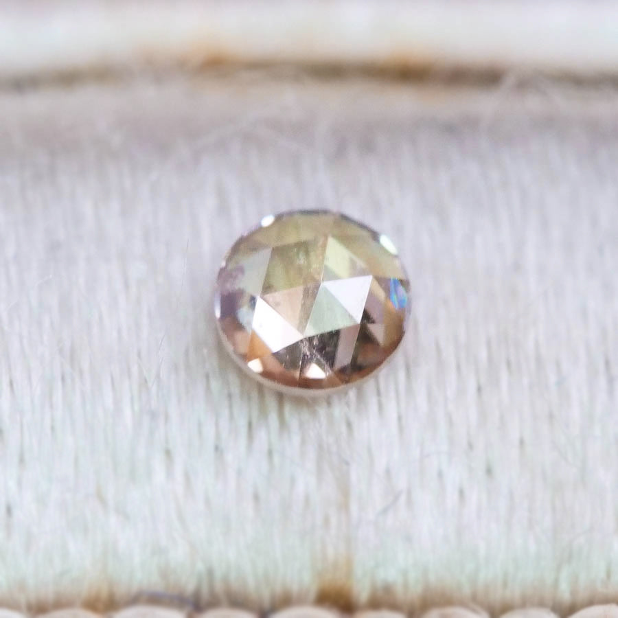 ナチュラルダイヤモンド 0.07ct ローズカット 2.6mm×2.6mm×1.2mm【MJ3066】