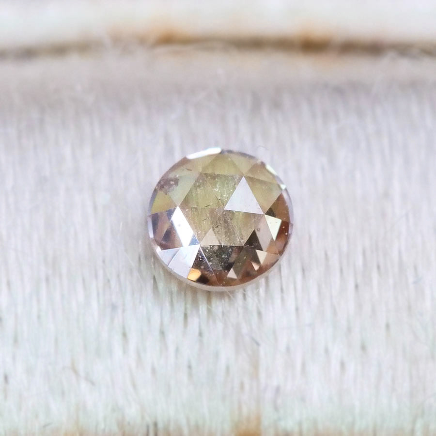 ナチュラルダイヤモンド 0.07ct ローズカット 2.6mm×2.6mm×1.2mm【MJ3066】