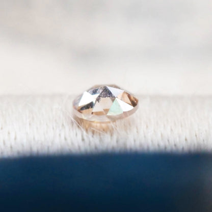 ナチュラルダイヤモンド 0.07ct ローズカット 2.6mm×2.6mm×1.2mm【MJ3066】
