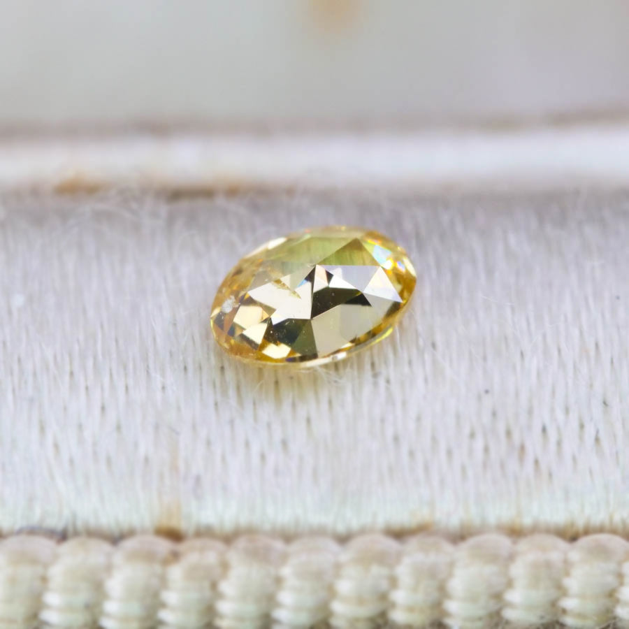 ナチュラルダイヤモンド 0.13ct オーバルローズカット 4.0mm×2.8mm×1.4mm【MJ3067】