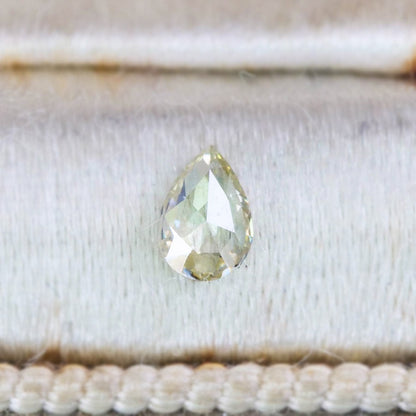 ナチュラルダイヤモンド 0.10ct ペアシェイプローズカット 4.0mm×2.8mm×1.1mm【MJ3068】