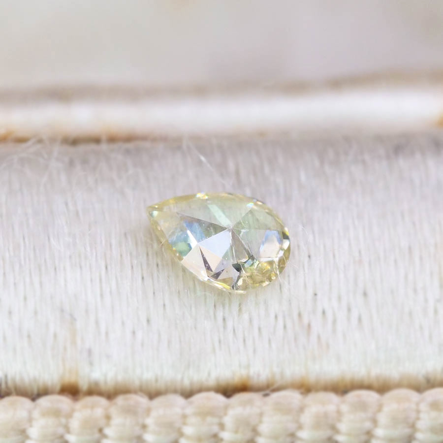 ナチュラルダイヤモンド 0.10ct ペアシェイプローズカット 4.0mm×2.8mm×1.1mm【MJ3068】