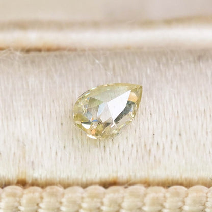 ナチュラルダイヤモンド 0.10ct ペアシェイプローズカット 4.0mm×2.8mm×1.1mm【MJ3068】