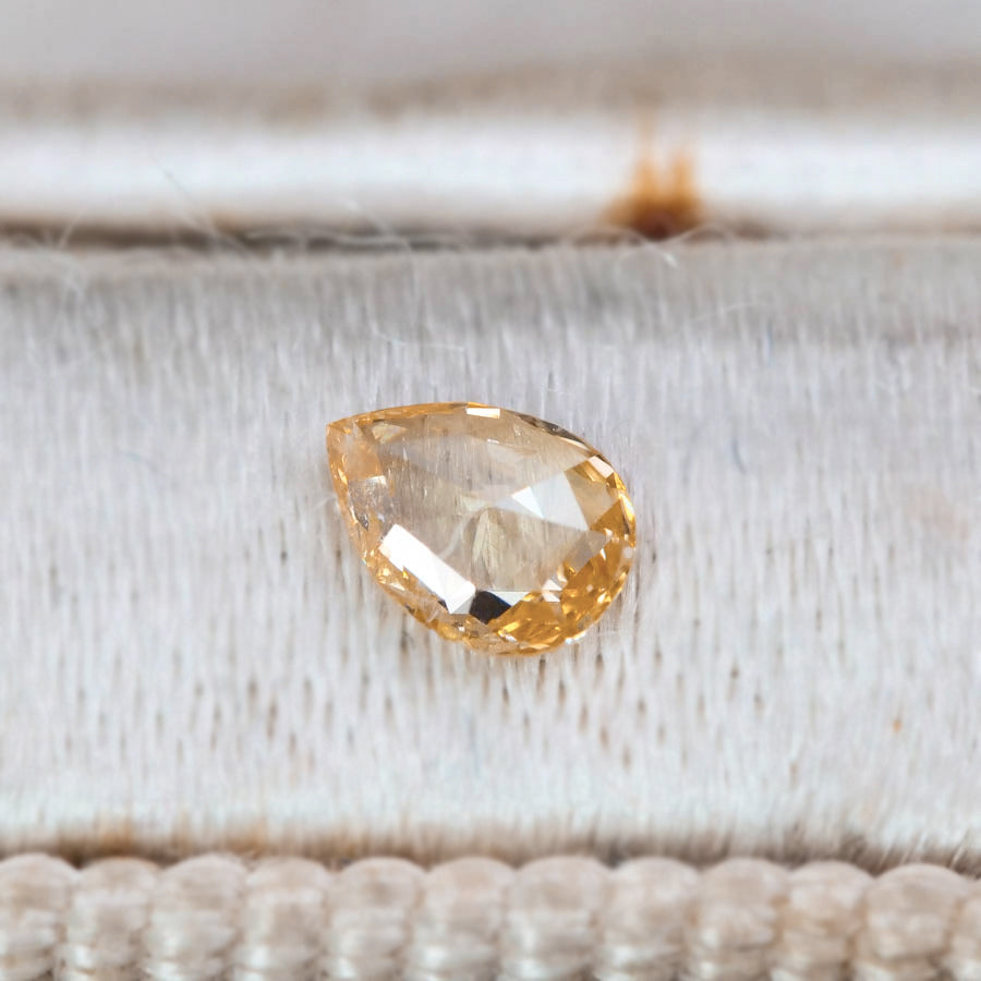 ナチュラルダイヤモンド 0.11ct ペアシェイプローズカット 4.0mm×2.9mm×1.3mm【MJ3070】