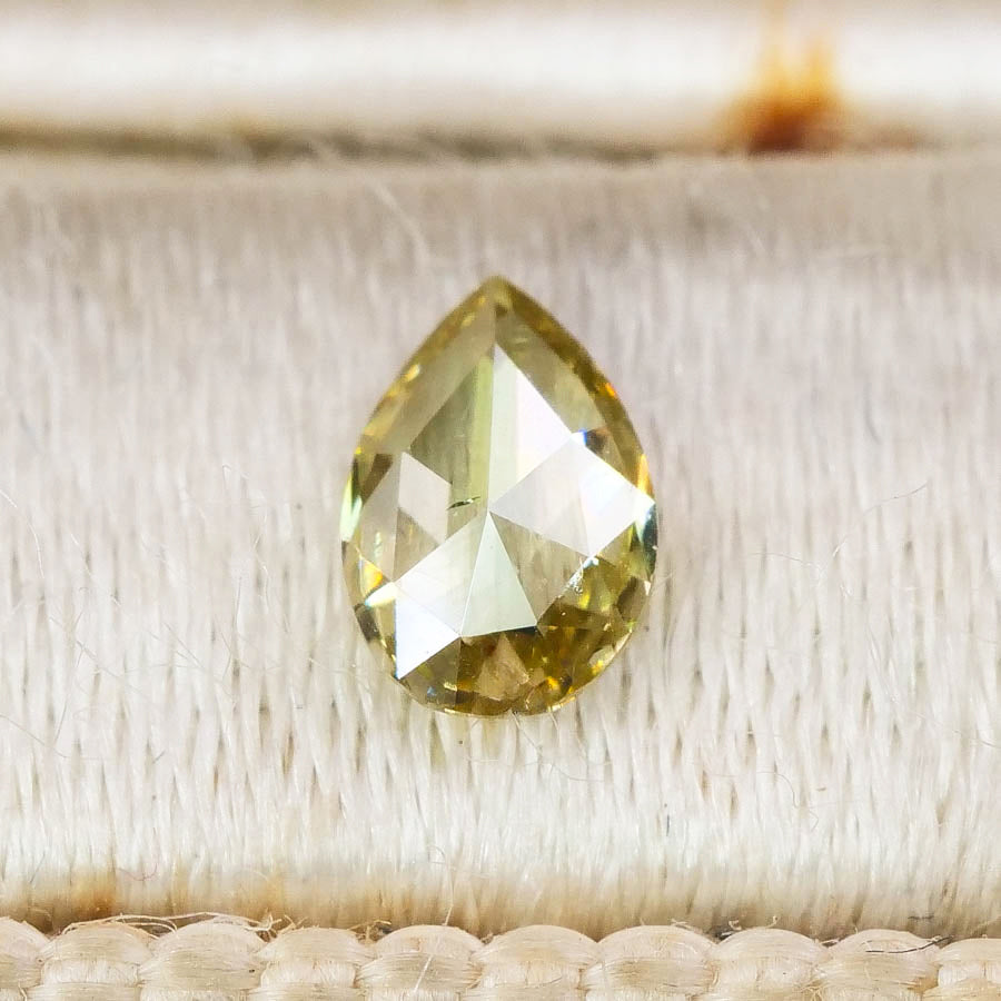 ナチュラルダイヤモンド 0.12ct ペアシェイプローズカット 4.1mm×3.0mm×1.1mm【MJ3071】