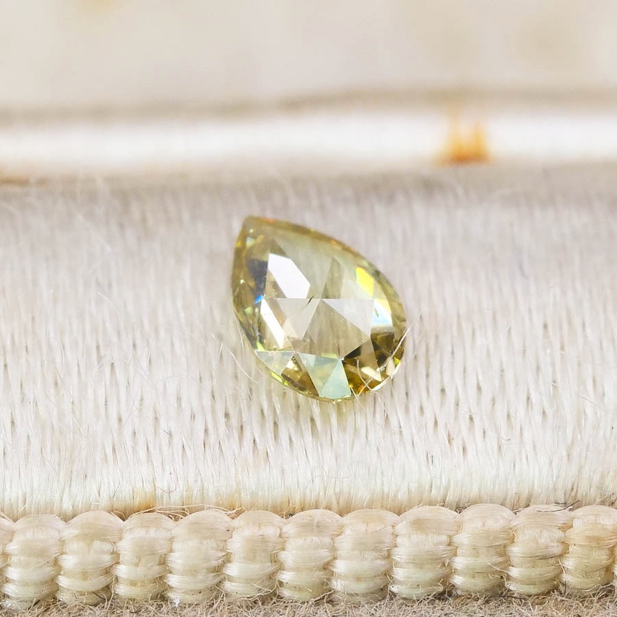 ナチュラルダイヤモンド 0.12ct ペアシェイプローズカット 4.1mm×3.0mm×1.1mm【MJ3071】