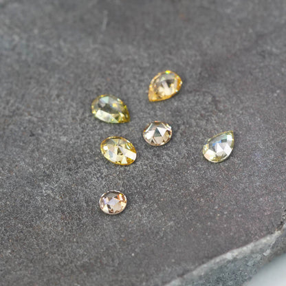 ナチュラルダイヤモンド 0.10ct ペアシェイプローズカット 4.0mm×2.8mm×1.1mm【MJ3068】