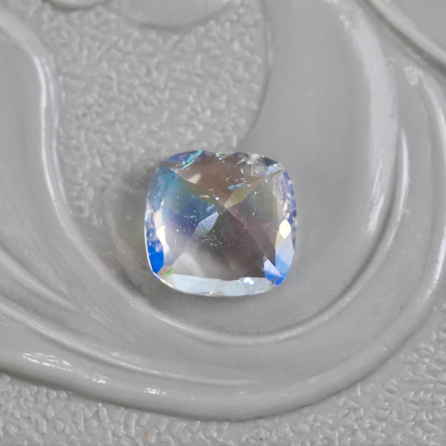 アンデシンラブラドライト 0.53ct クッションミックスカット 5.1mm×5.0mm×3.6mm レインボームーンストーン【MJ2868】