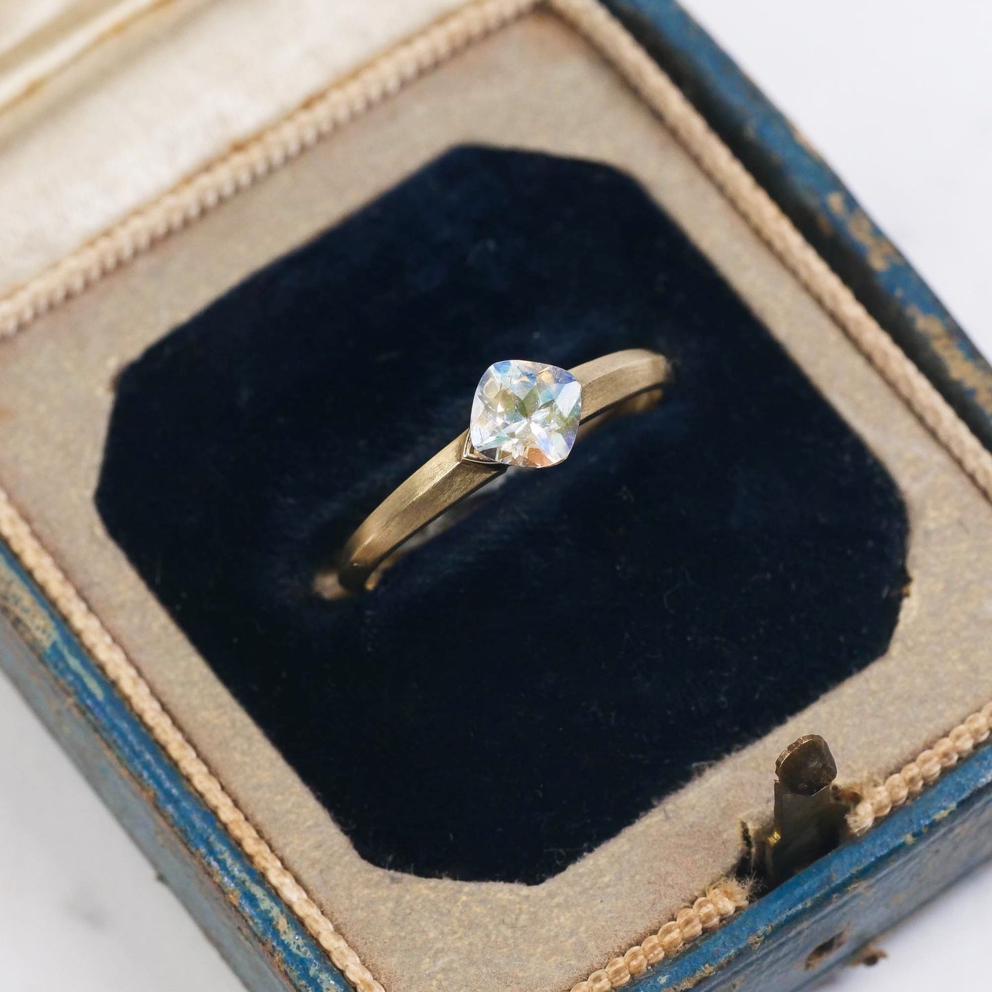 アンデシンラブラドライト 0.53ct クッションミックスカット 5.1mm×5.0mm×3.6mm レインボームーンストーン【MJ2868】