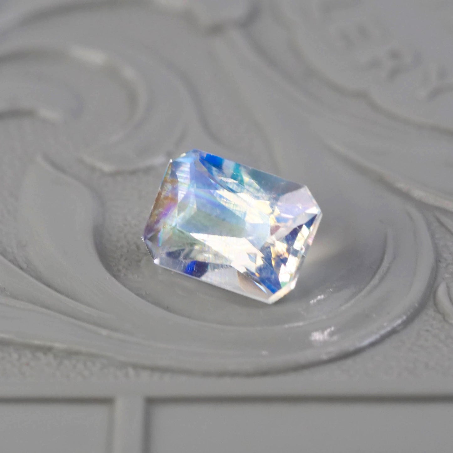 アンデシンラブラドライト 0.90ct ラディアントカット 7.2mm×4.9mm×3.6mm レインボームーンストーン【MJ2867】