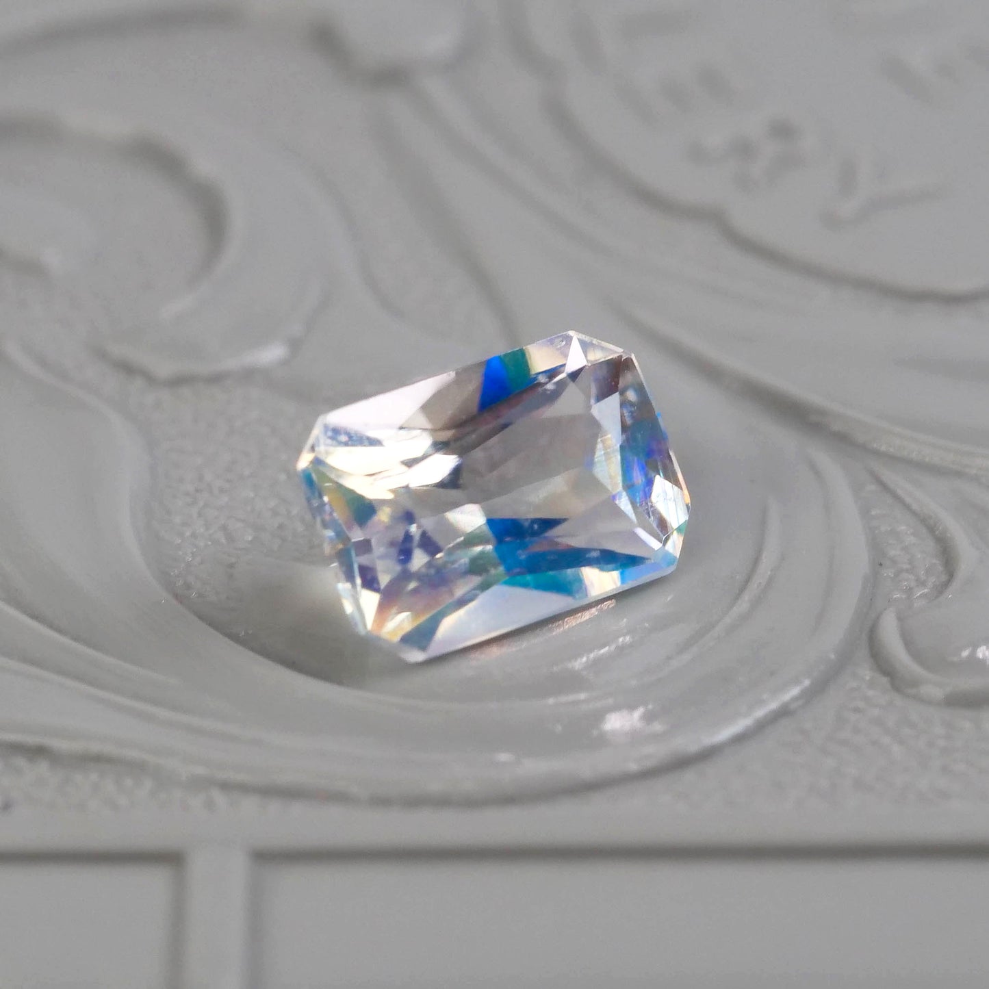 アンデシンラブラドライト 0.90ct ラディアントカット 7.2mm×4.9mm×3.6mm レインボームーンストーン【MJ2867】