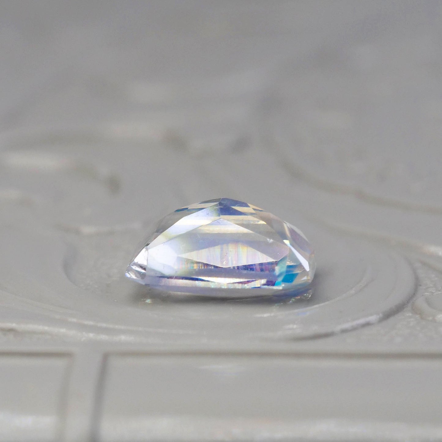 アンデシンラブラドライト 0.90ct ラディアントカット 7.2mm×4.9mm×3.6mm レインボームーンストーン【MJ2867】