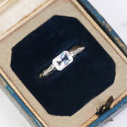 アンデシンラブラドライト 0.90ct ラディアントカット 7.2mm×4.9mm×3.6mm レインボームーンストーン【MJ2867】