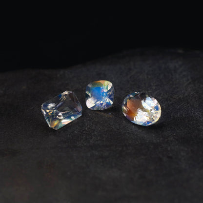 アンデシンラブラドライト 0.53ct クッションミックスカット 5.1mm×5.0mm×3.6mm レインボームーンストーン【MJ2868】