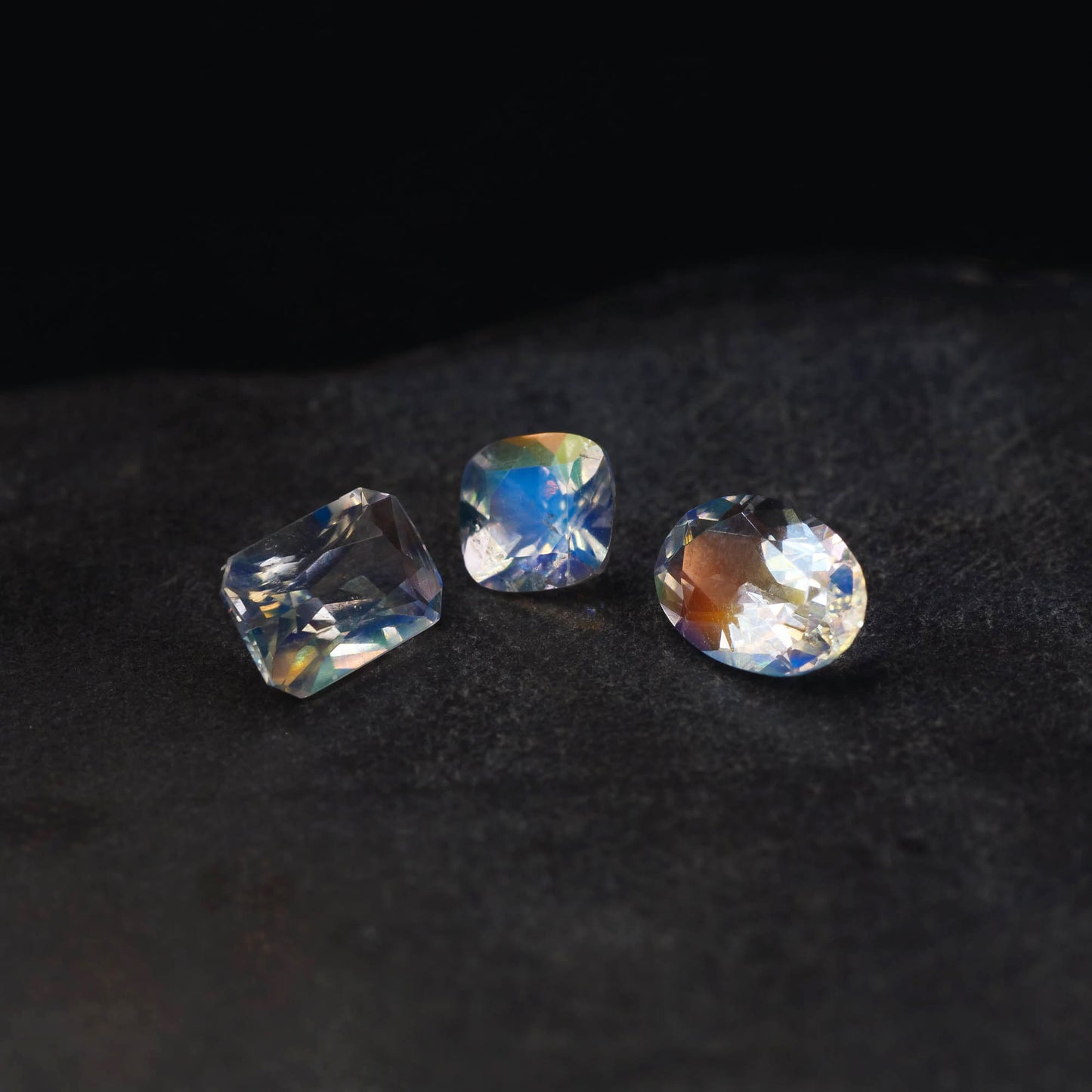 アンデシンラブラドライト 0.90ct ラディアントカット 7.2mm×4.9mm×3.6mm レインボームーンストーン【MJ2867】