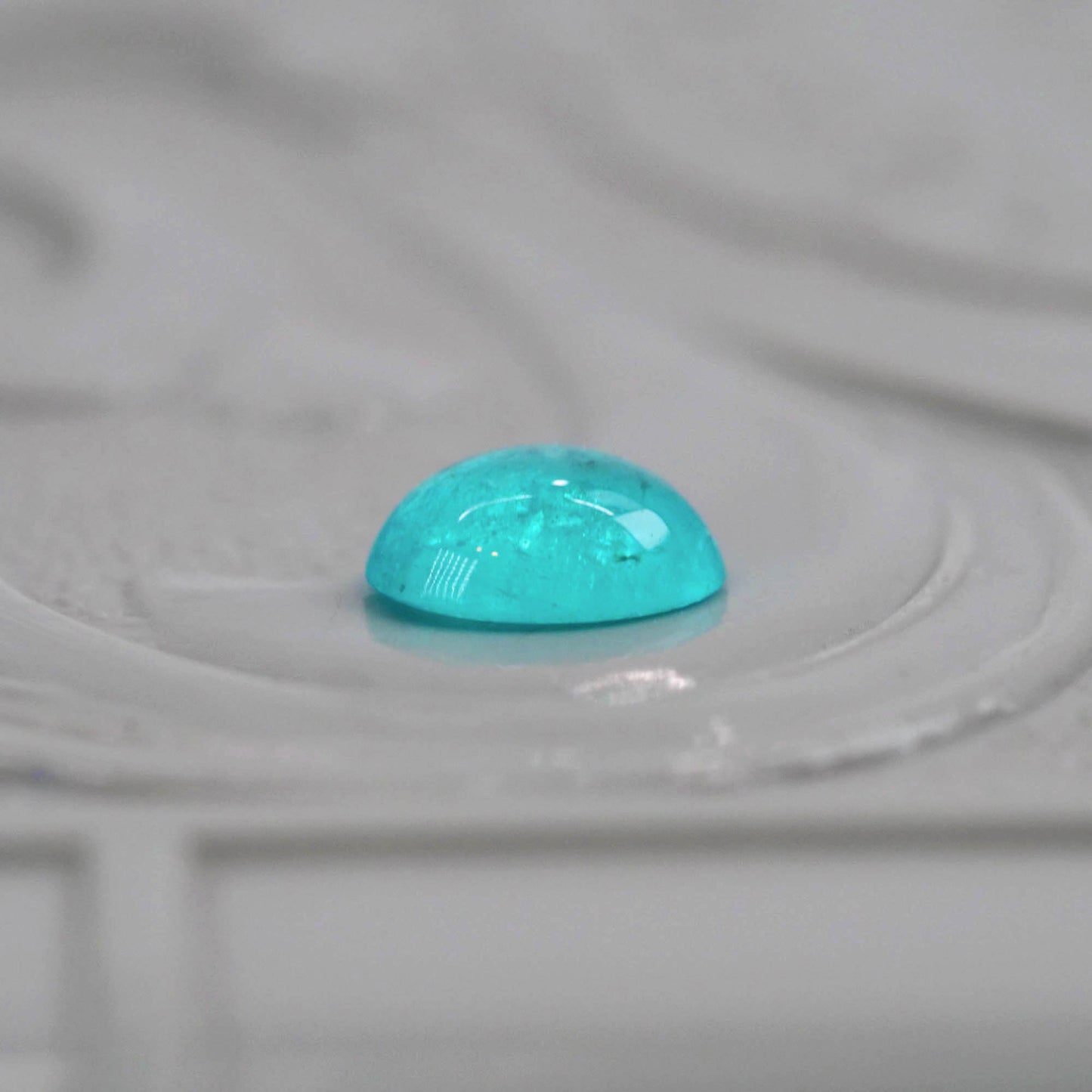 パライバトルマリン ブラジル産 0.19ct オーバルカボションカット 4.2mm×3.1mm×1.7mm【MJ3075】