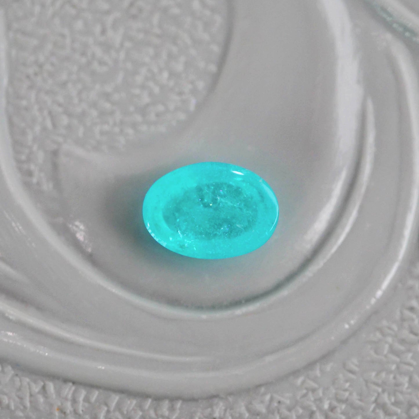 パライバトルマリン ブラジル産 0.19ct オーバルカボションカット 4.2mm×3.1mm×1.7mm【MJ3075】
