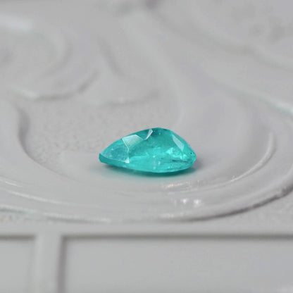 パライバトルマリン ブラジル産 0.15ct ペアシェイプカット 4.6mm×2.8mm×1.9mm【MJ3076】