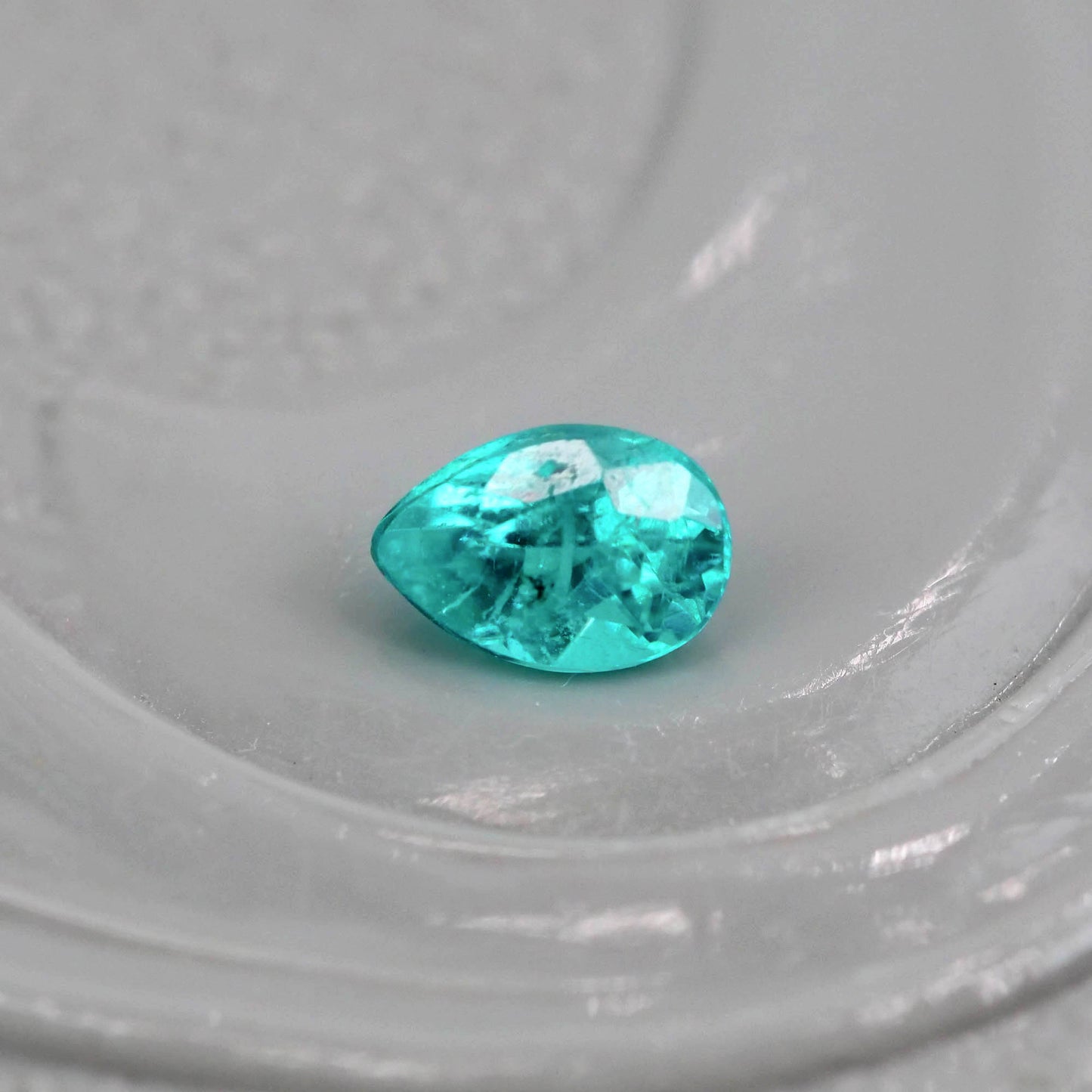 パライバトルマリン ブラジル産 0.07ct ペアシェイプカット 3.0mm×2.1mm×1.7mm【MJ3077】