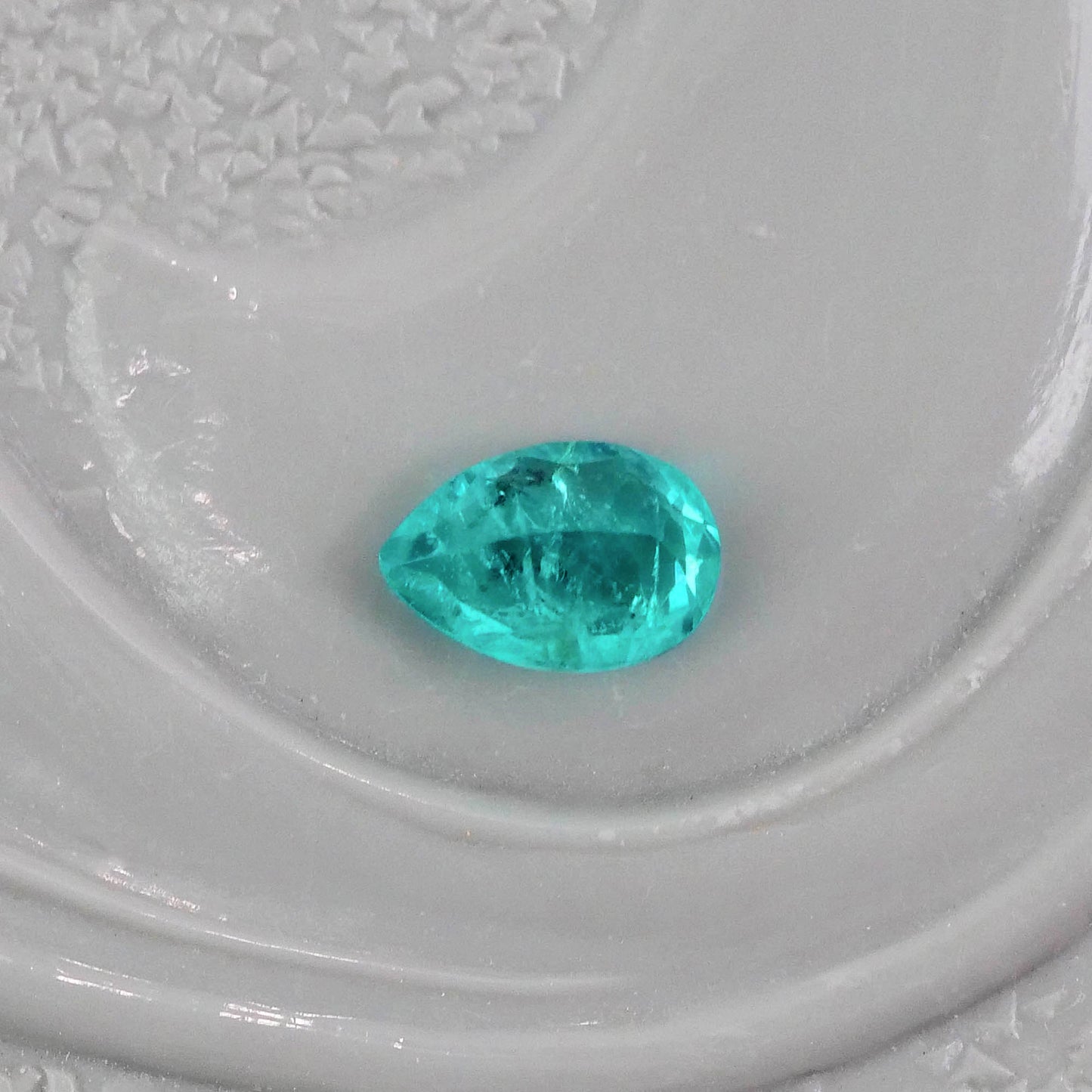 パライバトルマリン ブラジル産 0.07ct ペアシェイプカット 3.0mm×2.1mm×1.7mm【MJ3077】