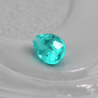 パライバトルマリン ブラジル産 0.07ct ペアシェイプカット 3.0mm×2.1mm×1.7mm【MJ3077】
