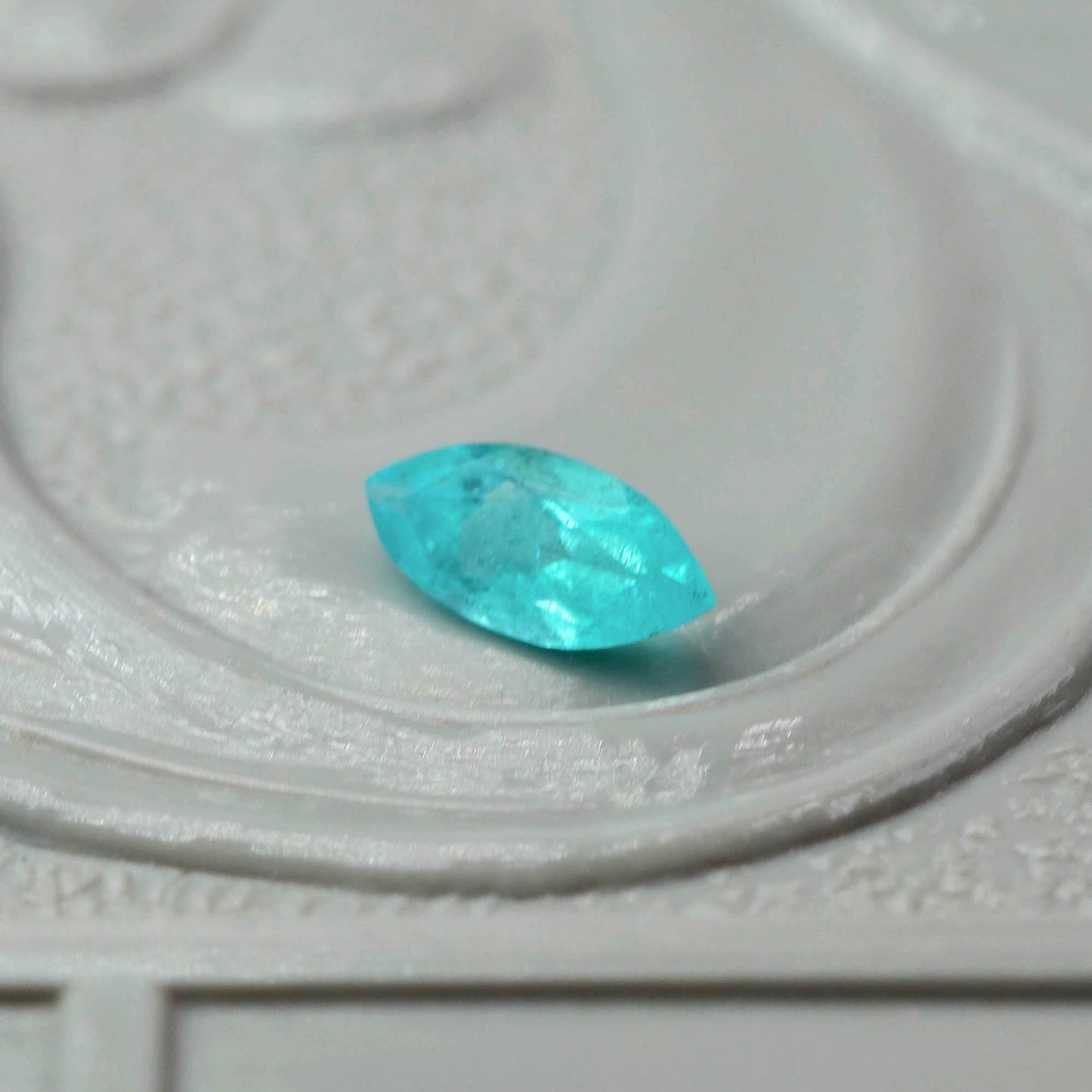 パライバトルマリン ブラジル産 0.09ct マーキスカット 4.5mm×2.1mm×1.4mm【MJ3078】