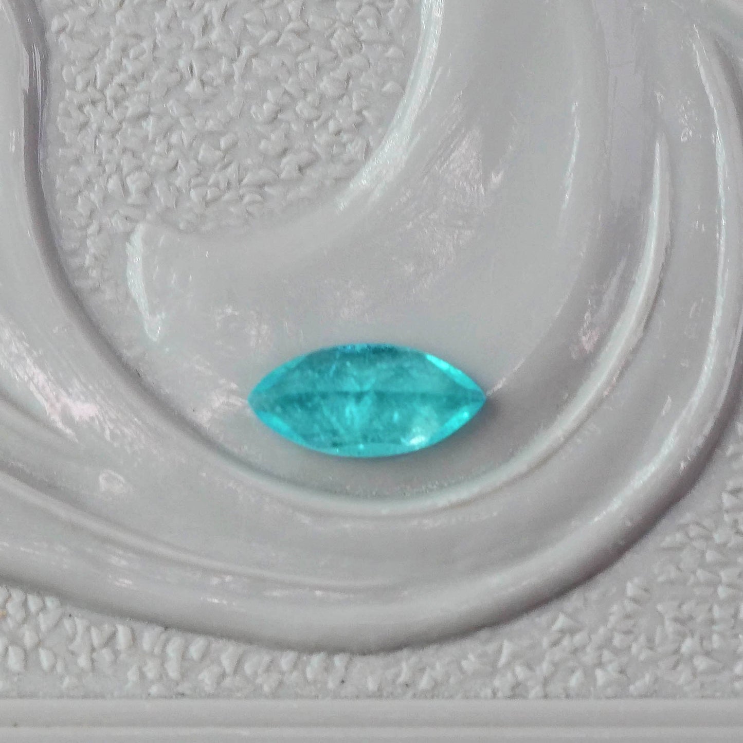 パライバトルマリン ブラジル産 0.09ct マーキスカット 4.5mm×2.1mm×1.4mm【MJ3078】