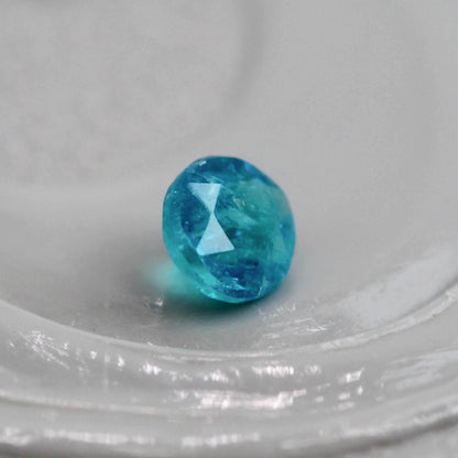 パライバトルマリン ブラジル産 0.08ct ラウンドカット 2.7mm×2.6mm×1.9mm【MJ3079】