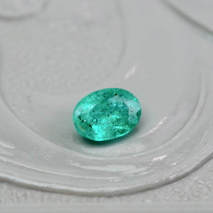 パライバトルマリン ブラジル産 0.15ct オーバルカット 4.0mm×2.9mm×1.8mm【MJ3080】