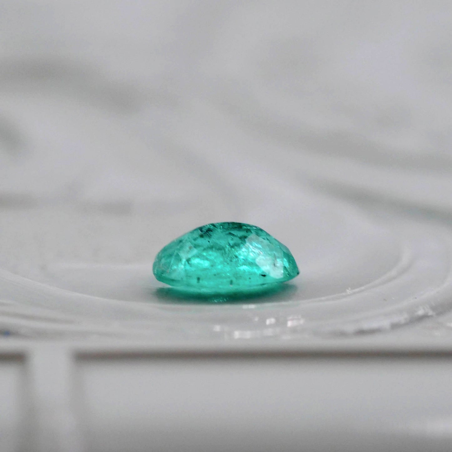 パライバトルマリン ブラジル産 0.15ct オーバルカット 4.0mm×2.9mm×1.8mm【MJ3080】