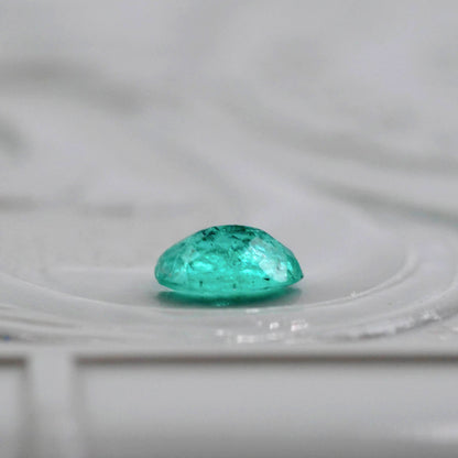 パライバトルマリン ブラジル産 0.15ct オーバルカット 4.0mm×2.9mm×1.8mm【MJ3080】