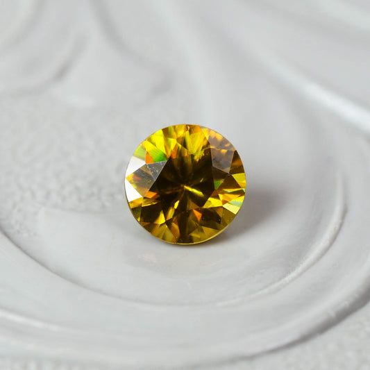 スフェーン 0.27ct ラウンドカット 4.0mm×4.0mm×2.7mm【MJ3081】