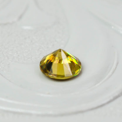 スフェーン 0.23ct ラウンドカット 3.9mm×3.9mm×2.5mm【MJ3082】