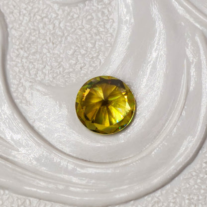 スフェーン 0.23ct ラウンドカット 3.9mm×3.9mm×2.5mm【MJ3082】