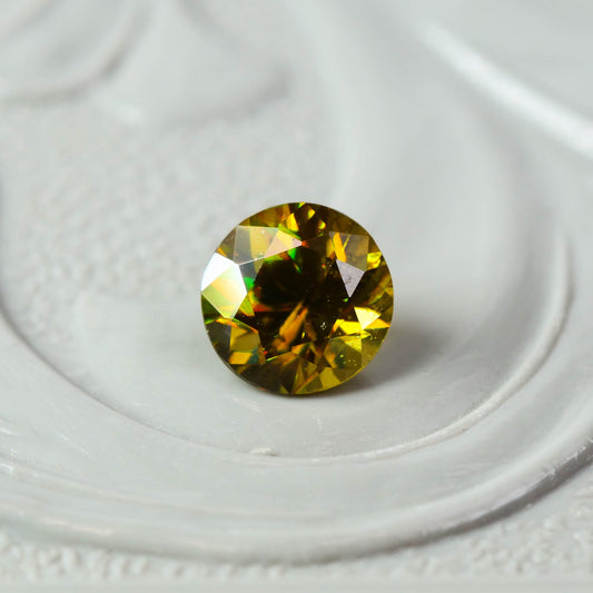 スフェーン 0.27ct ラウンドカット 3.9mm×3.9mm×2.7mm【MJ3083】