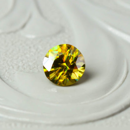 スフェーン 0.22ct ラウンドカット 3.8mm×3.8mm×2.4mm【MJ3084】