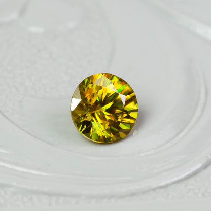 スフェーン 0.22ct ラウンドカット 3.8mm×3.8mm×2.4mm【MJ3084】