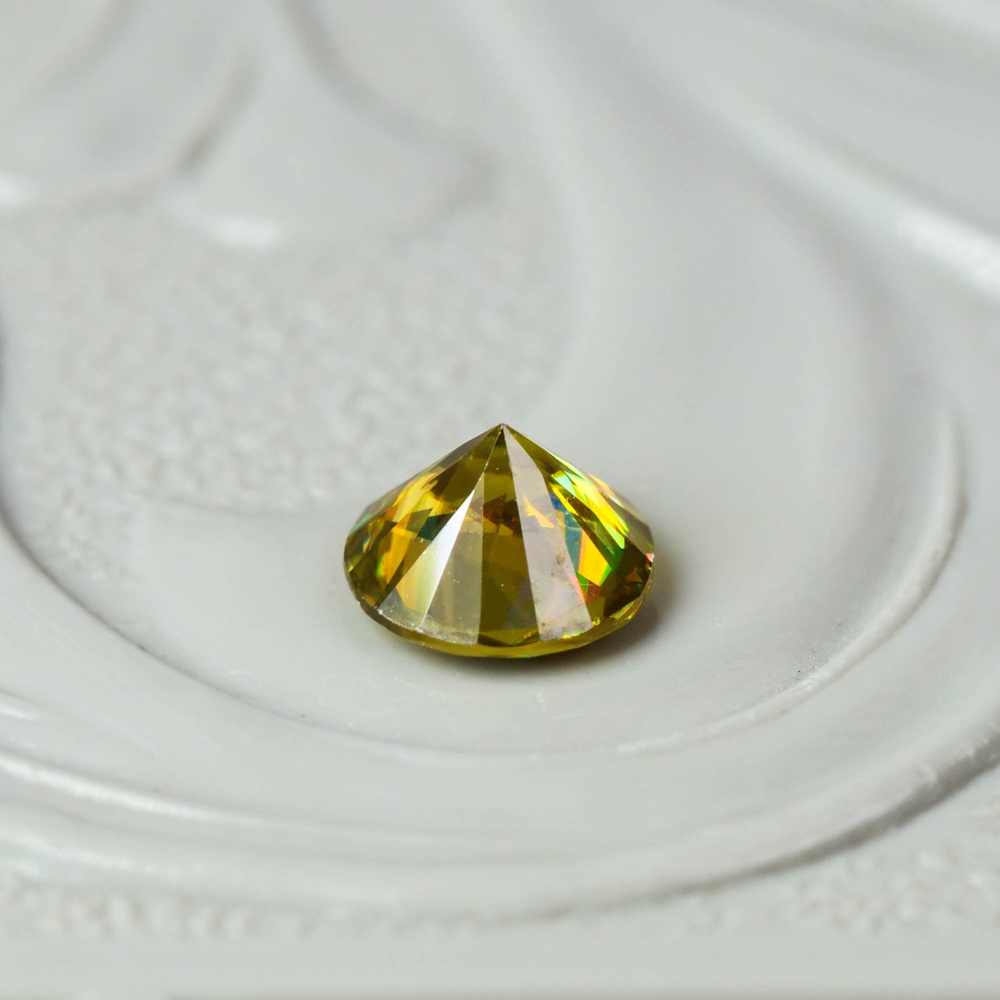 スフェーン 0.22ct ラウンドカット 3.8mm×3.8mm×2.4mm【MJ3084】