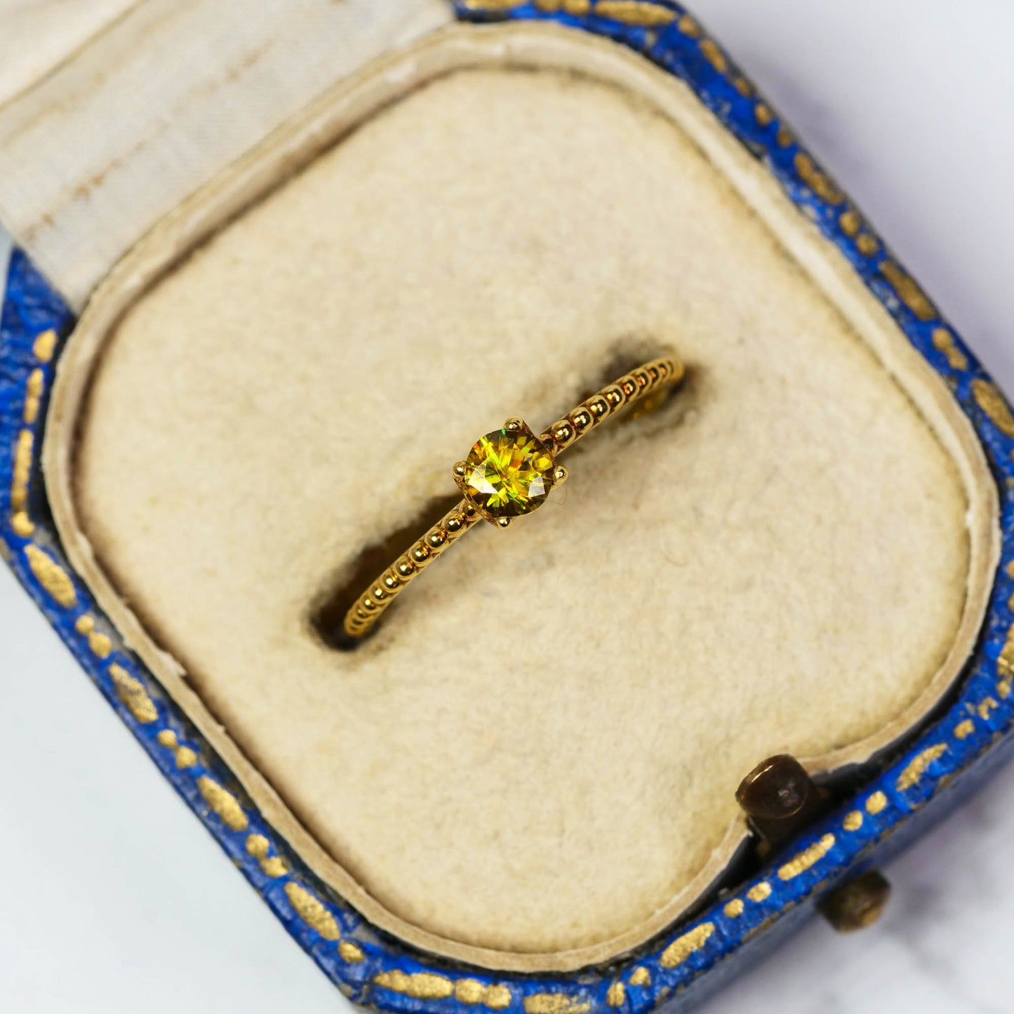 スフェーン 0.22ct ラウンドカット 3.8mm×3.8mm×2.4mm【MJ3084】