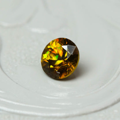 スフェーン 0.26ct ラウンドカット 4.0mm×4.0mm×2.6mm【MJ3085】