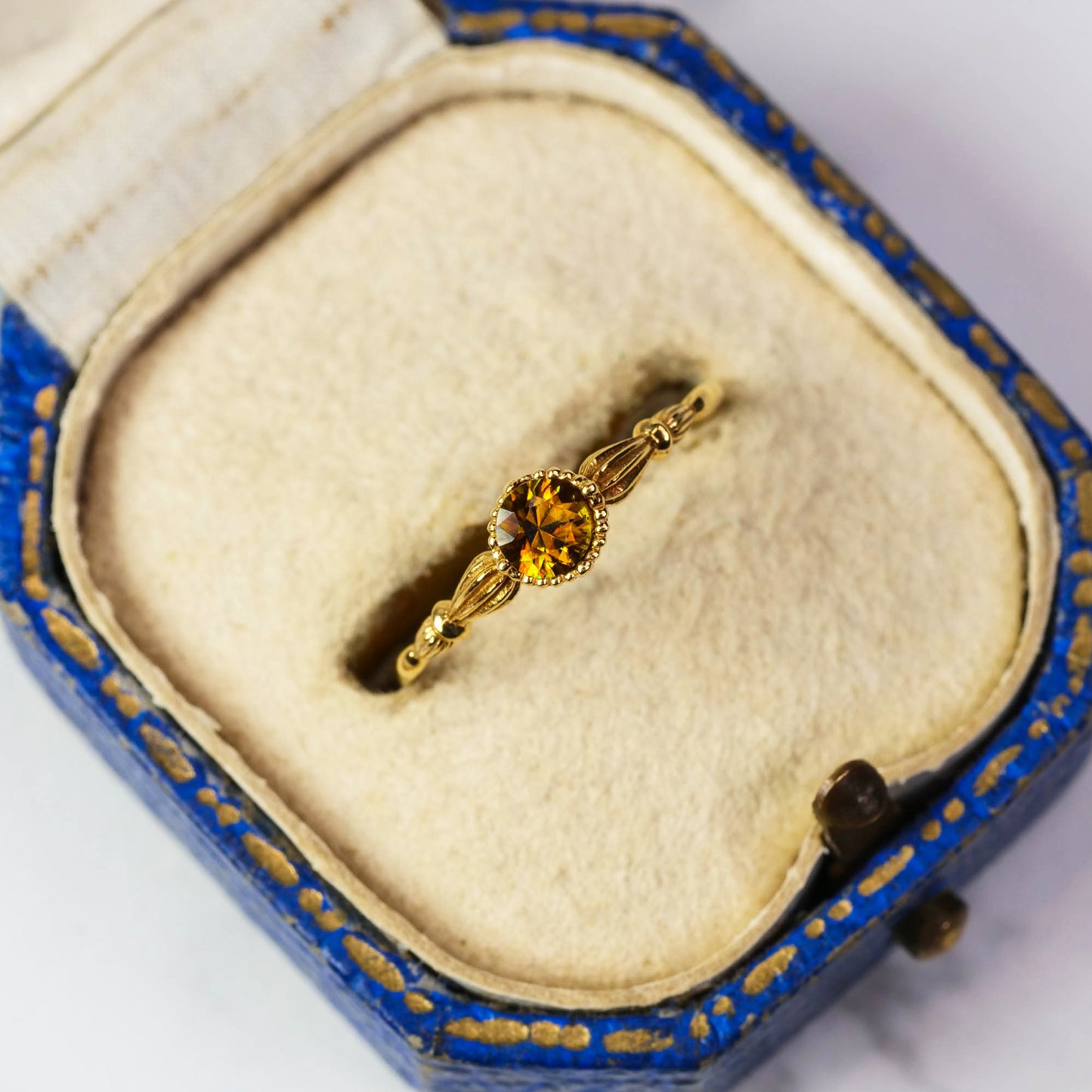 スフェーン 0.26ct ラウンドカット 4.0mm×4.0mm×2.6mm【MJ3085】