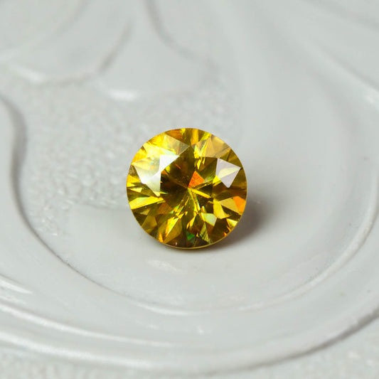 スフェーン 0.27ct ラウンドカット 3.9mm×3.9mm×2.7mm【MJ3086】