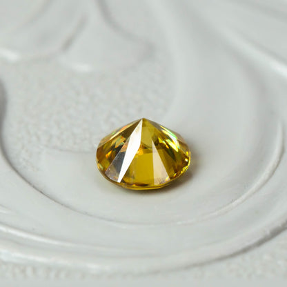 スフェーン 0.27ct ラウンドカット 3.9mm×3.9mm×2.7mm【MJ3086】