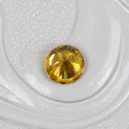 スフェーン 0.27ct ラウンドカット 3.9mm×3.9mm×2.7mm【MJ3086】